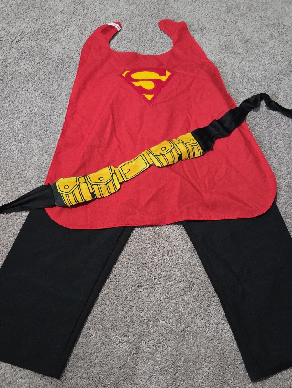 Superman hero Red Cape Costume with Yellow Belt Black Pants Kids Costume Size S